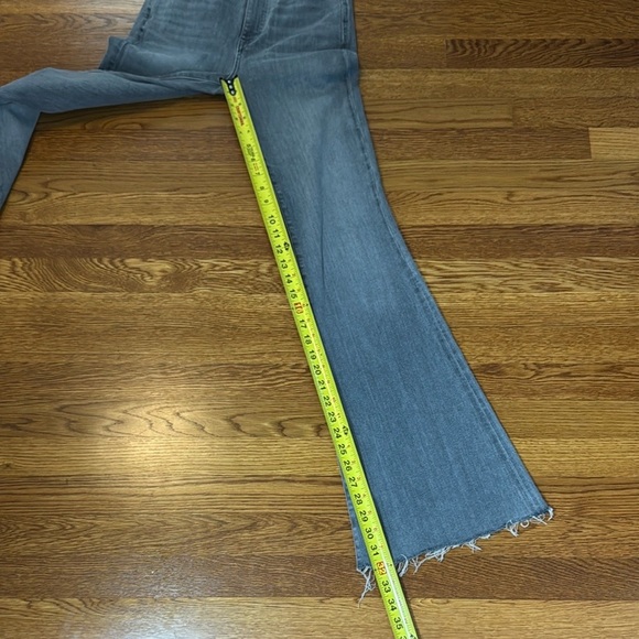 Alice + Olivia Beautiful High Rise Bell Jeans Easy Breezy Size 25 Damaged - Picture 10 of 11